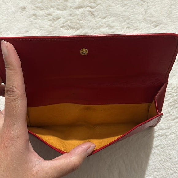 Red Gucci wallet - Picture 2 of 5